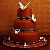 Свадебный торт шоколадный с бабочками