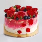Акварельный торт с розами и ягодами