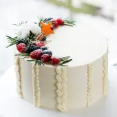Торт "Зимние узоры" с ягодами